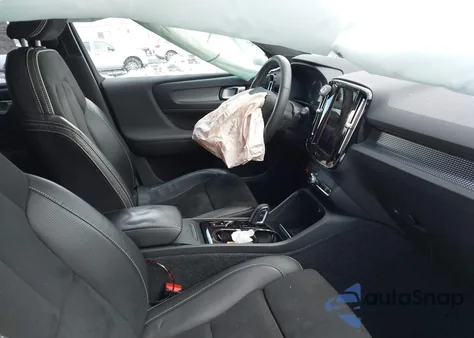 2021 Volvo Xc40 T5 R-Design from USA, damaged, VIN YV4162UM6M2488101